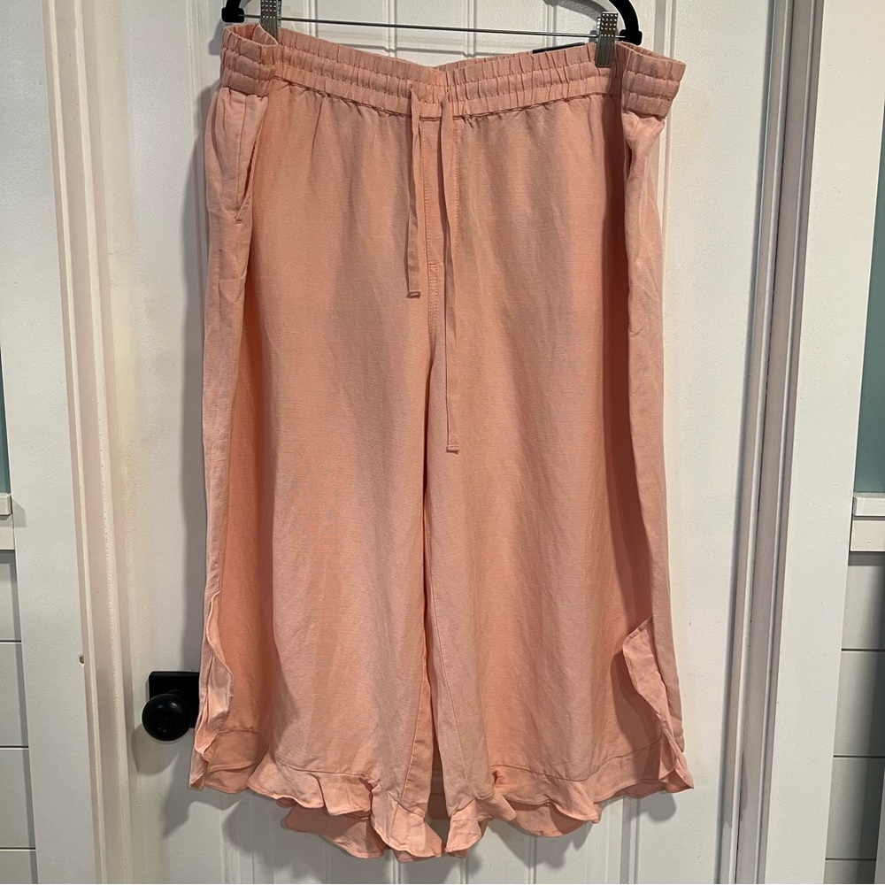 Lane Bryant Peach Wide Leg Ruffle Hem Cropped Pants. Size 22/24. NWT